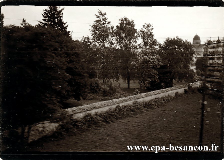 BESANÇON - Route de St-Ferjeux et basilique.